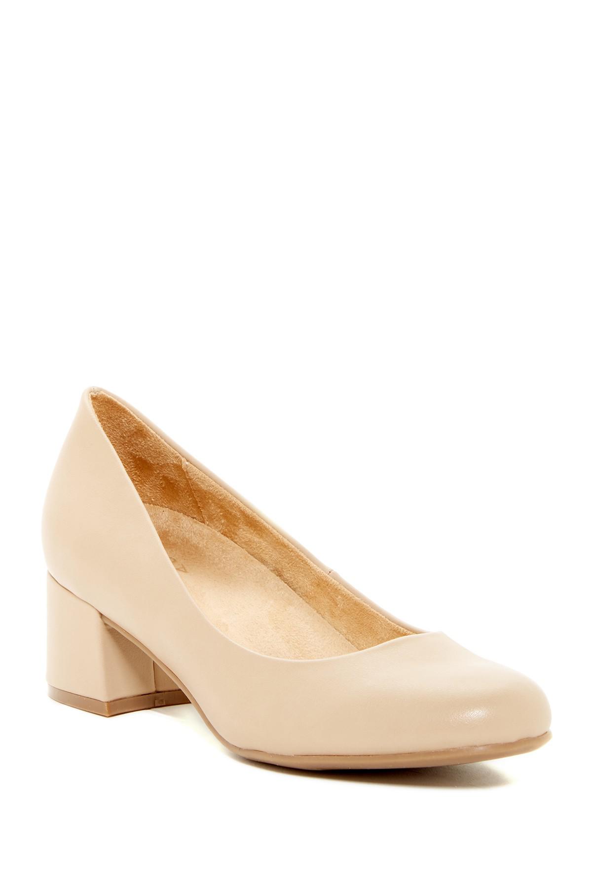 Lyst - Naturalizer Donelle Dress Pump - Wide Width Available in Natural