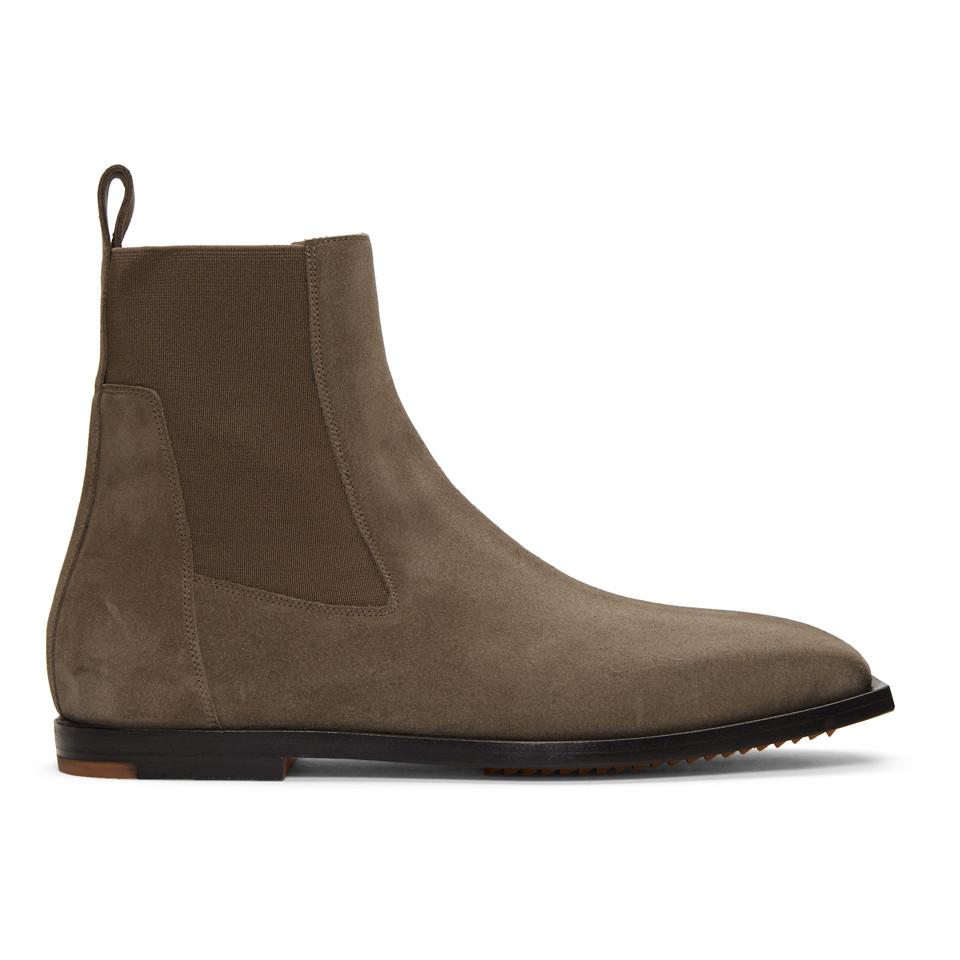flat toed boots