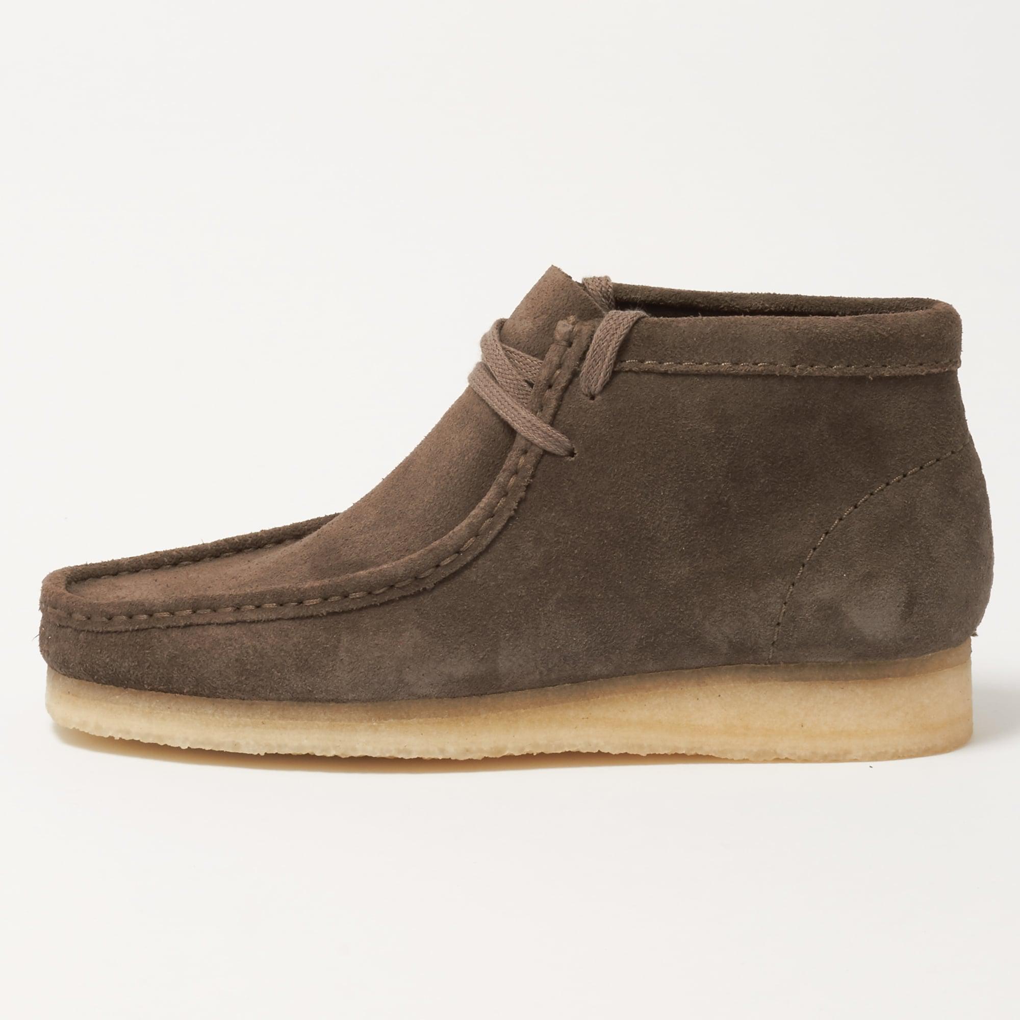 Clarks Grey Suede Wallabee Boot in Gray for Men - Lyst