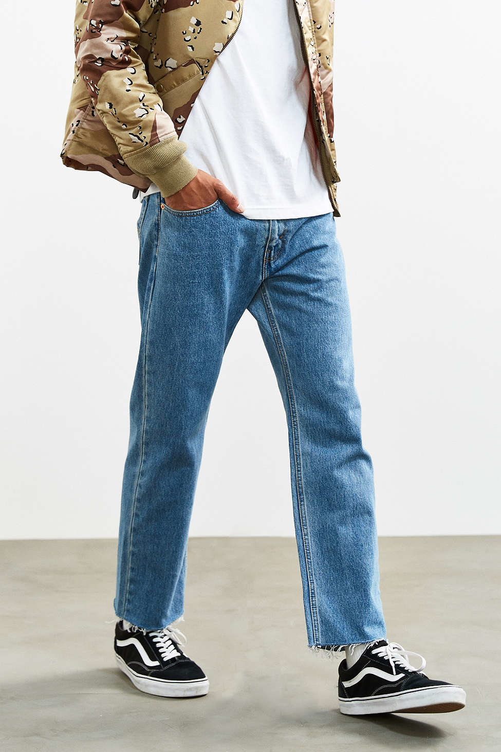 Lyst - Urban Outfitters Cutoff Hem Levi's Light Stonewash 505 Slim Jean ...