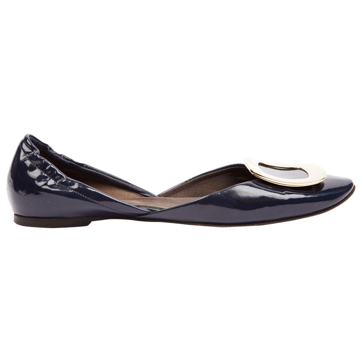 Roger Vivier Gommetine Navy Patent Leather Ballet Flats in Blue - Lyst