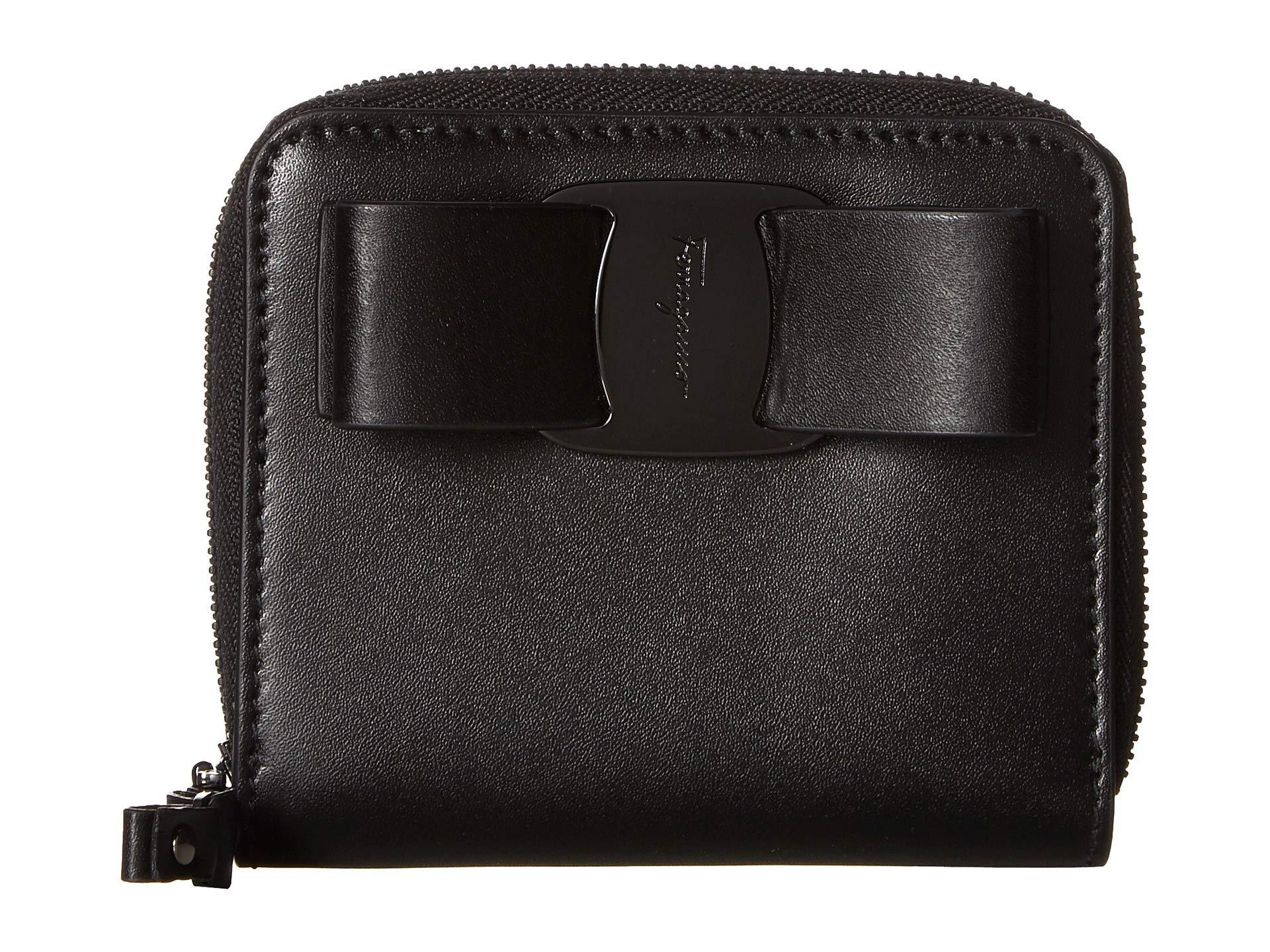 Ferragamo Leather Vara Compant Bow Zip Around Wallet in Black - Lyst